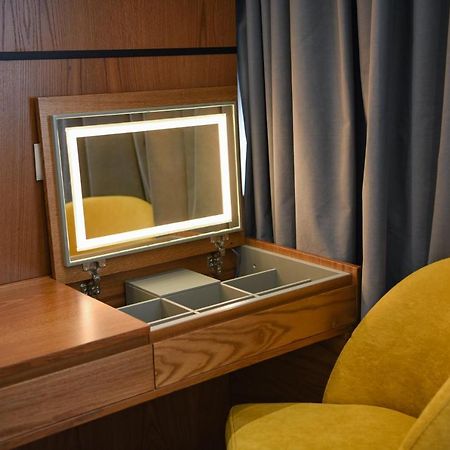 The Wilson Tirana Hotel ภายนอก รูปภาพ