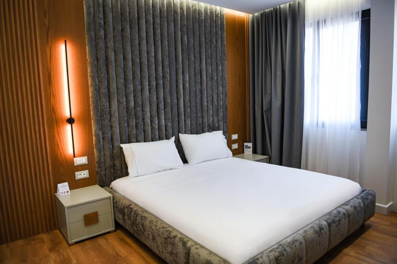 The Wilson Tirana Hotel ภายนอก รูปภาพ