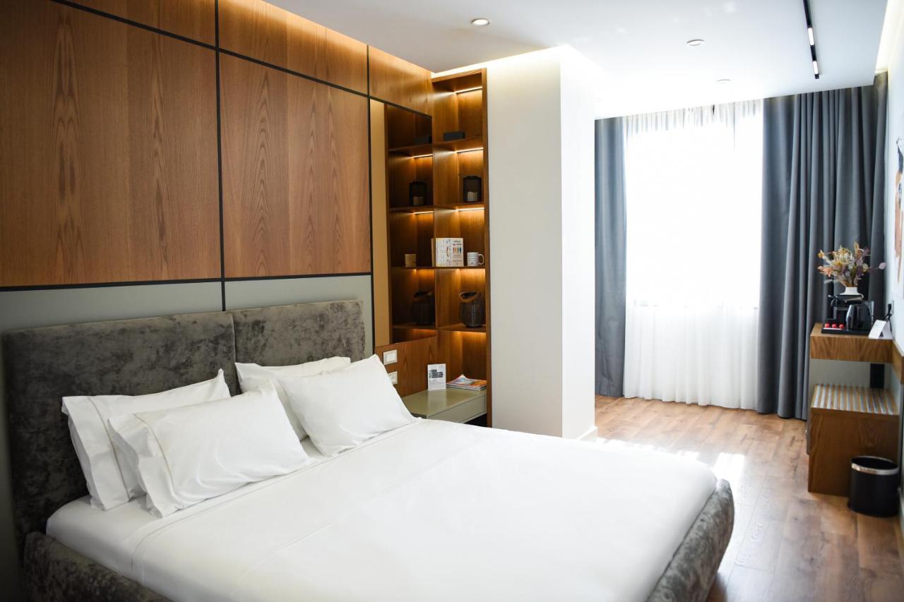 The Wilson Tirana Hotel ภายนอก รูปภาพ