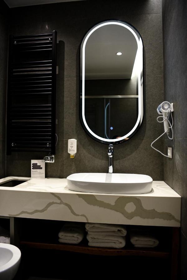 The Wilson Tirana Hotel ภายนอก รูปภาพ
