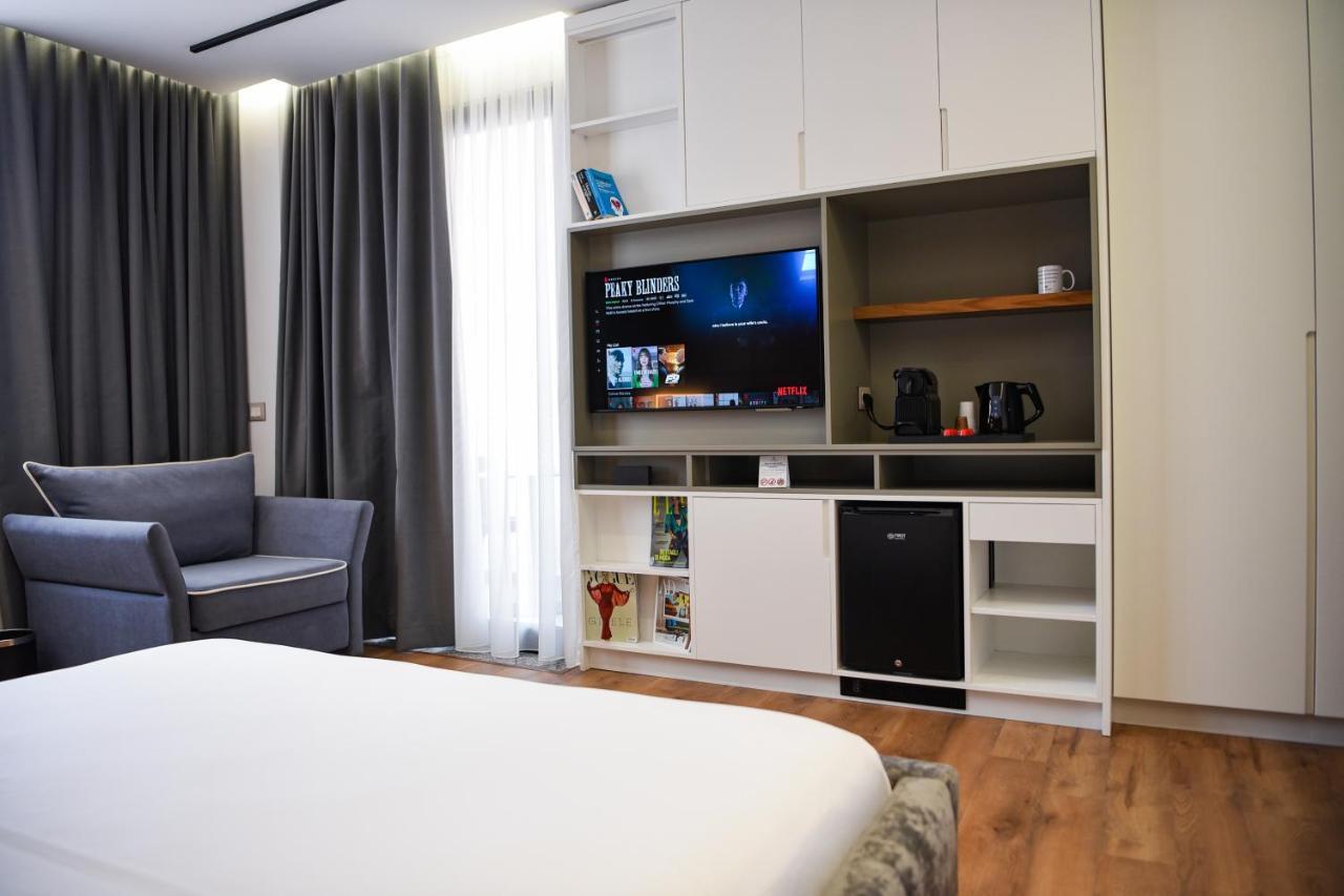 The Wilson Tirana Hotel ภายนอก รูปภาพ