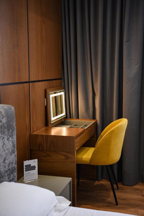 The Wilson Tirana Hotel ภายนอก รูปภาพ