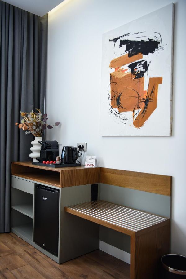 The Wilson Tirana Hotel ภายนอก รูปภาพ