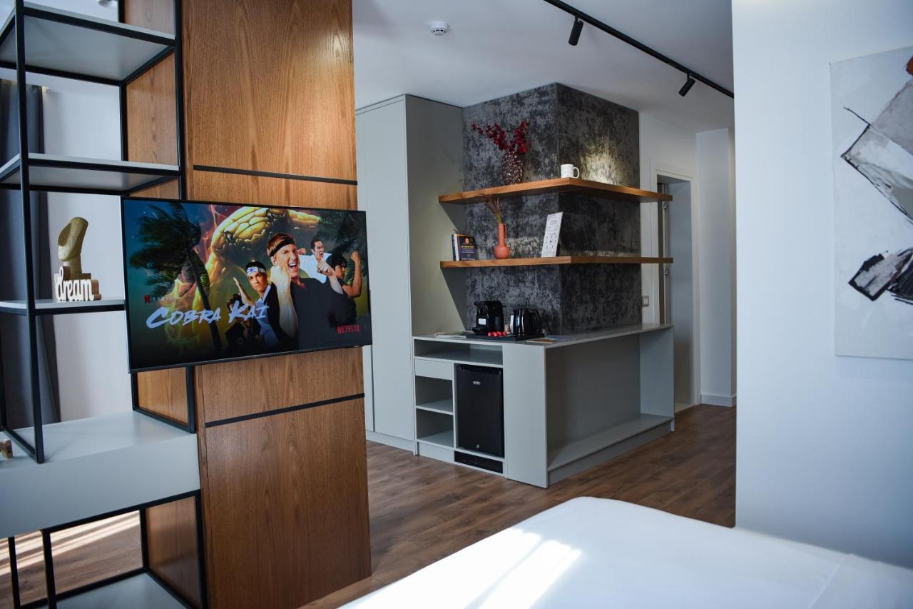 The Wilson Tirana Hotel ภายนอก รูปภาพ
