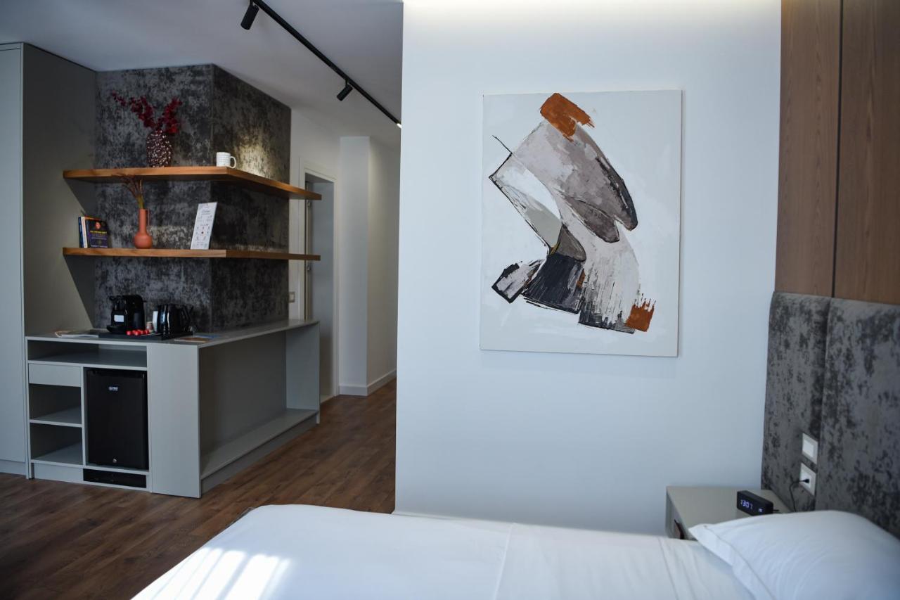 The Wilson Tirana Hotel ภายนอก รูปภาพ