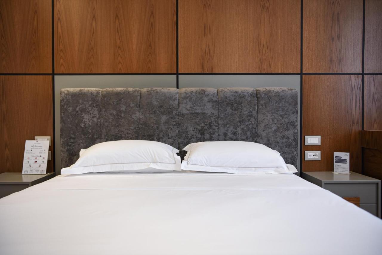 The Wilson Tirana Hotel ภายนอก รูปภาพ