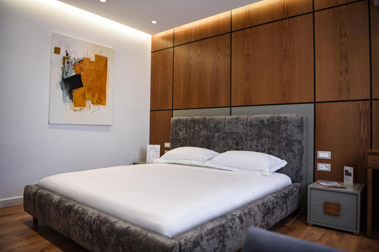 The Wilson Tirana Hotel ภายนอก รูปภาพ