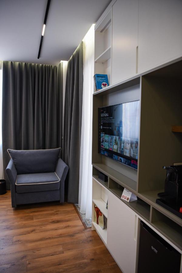 The Wilson Tirana Hotel ภายนอก รูปภาพ